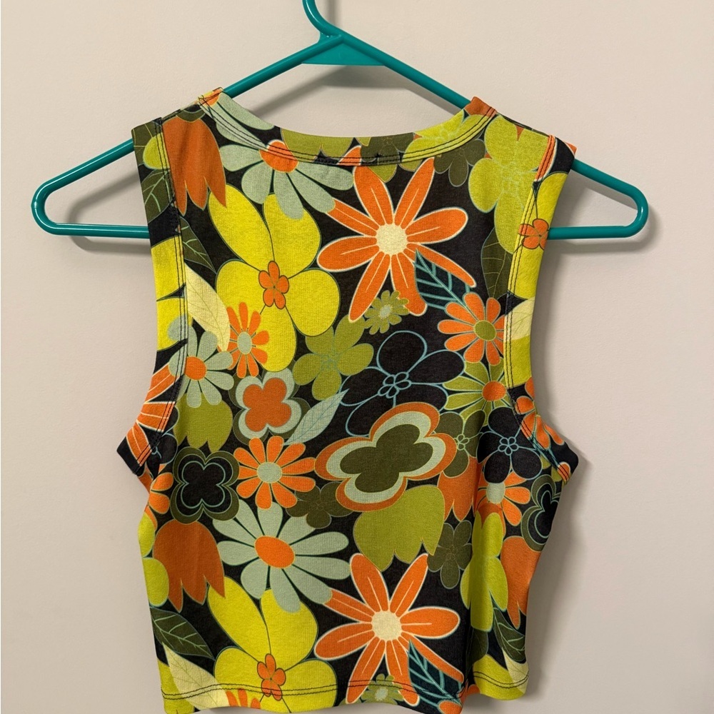 Nasty Gal - Green Floral Cropped Tank Top - Picture 3 of 5